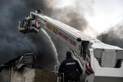Avellaneda: Impactante incendio en una zona de fábricas en Dock Sud