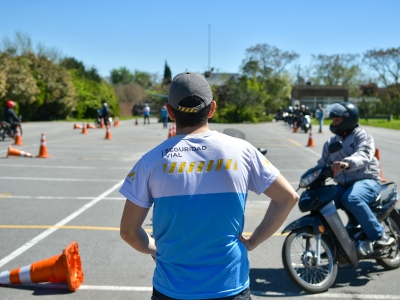 Florencio Varela: Realizan la tercera clínica de conducción segura para trabajadores en moto