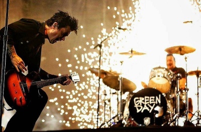Green Day brindó un concierto sorpresa en un pub de Londres