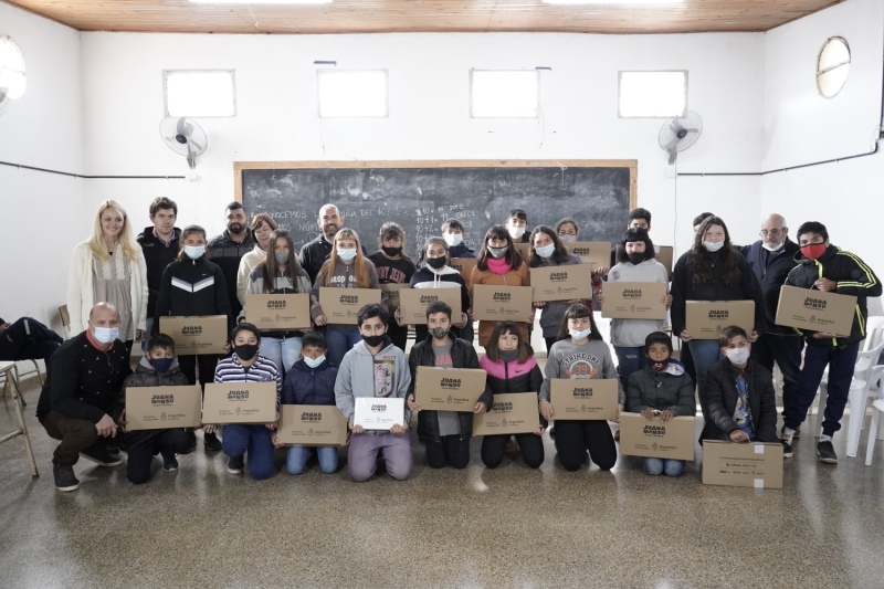Baradero: Alumnos recibieron notebooks del plan Conectar Igualdad