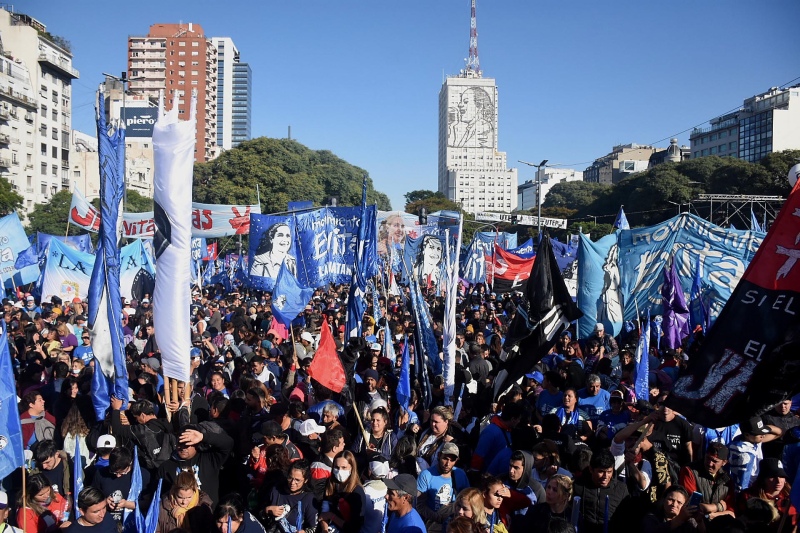 Alberto Fernández respaldó a las organizaciones sociales en la disputa con CFK