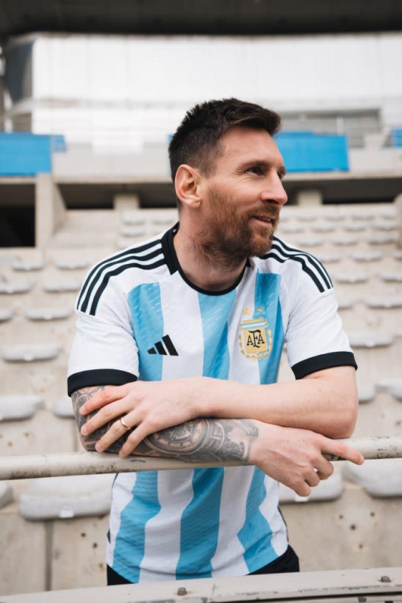 ¡Te queda pintada, Leo! Argentina presentó la nueva camiseta que usará en Qatar 2022