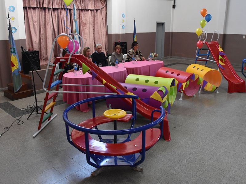 Berisso: La Comuna entregó juegos a los jardines de infantes de la ciudad