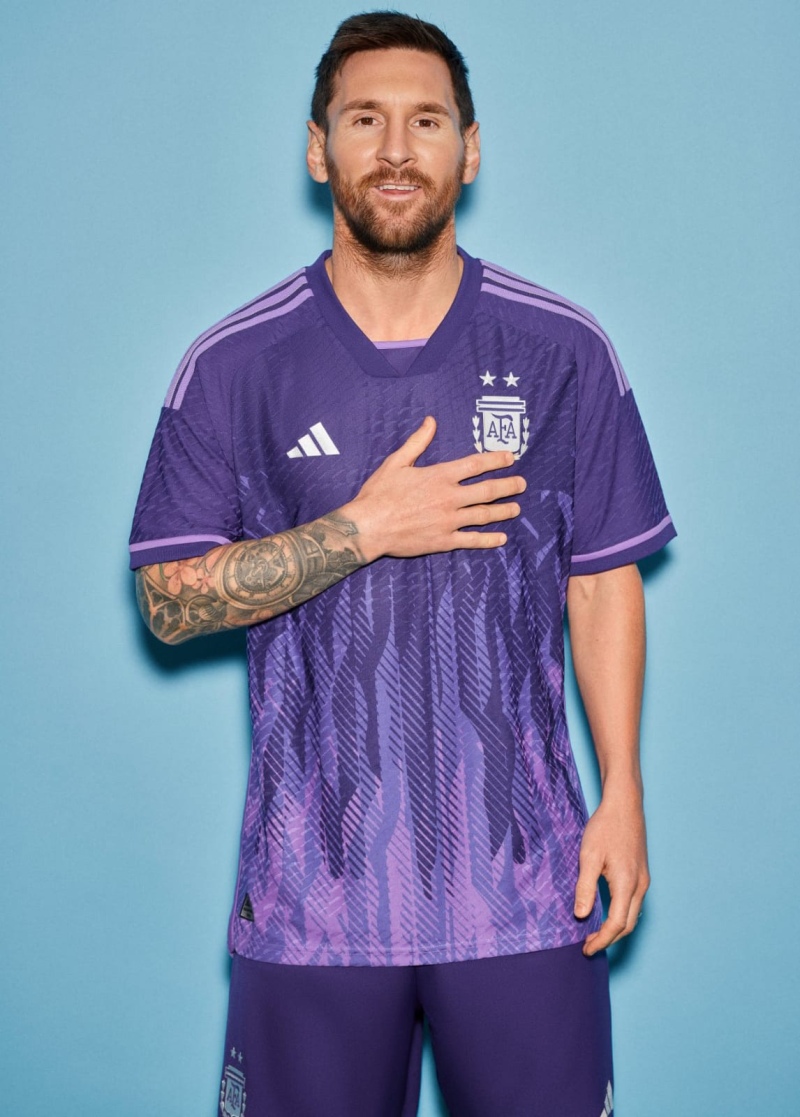 Adidas presentó una camiseta alternativa del seleccionado argentino para el Mundial de Qatar 2022