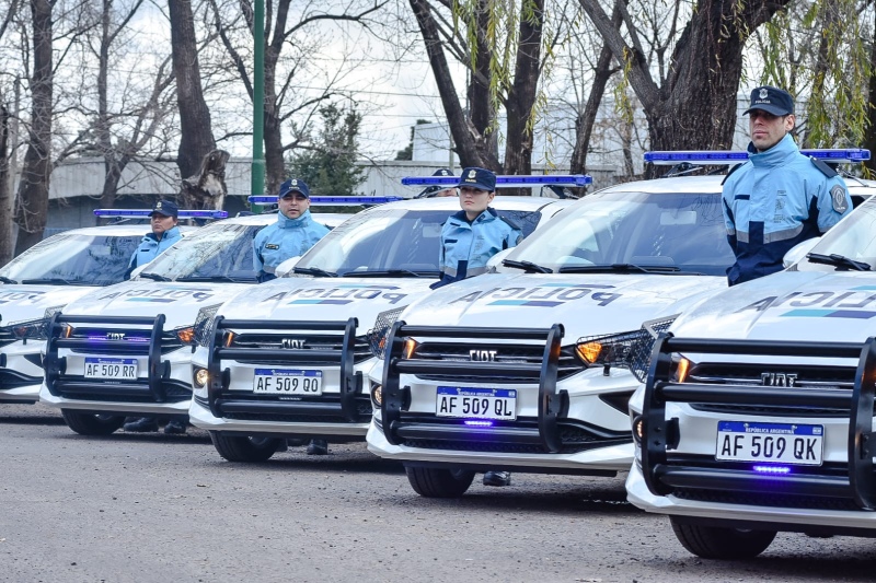 Hurlingham: El intendente Damián Selci presentó los nuevos móviles y motos policiales