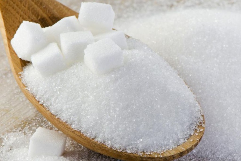 La Anmat prohibió la venta de una marca de azúcar que tenía "piedras y objetos extraños"