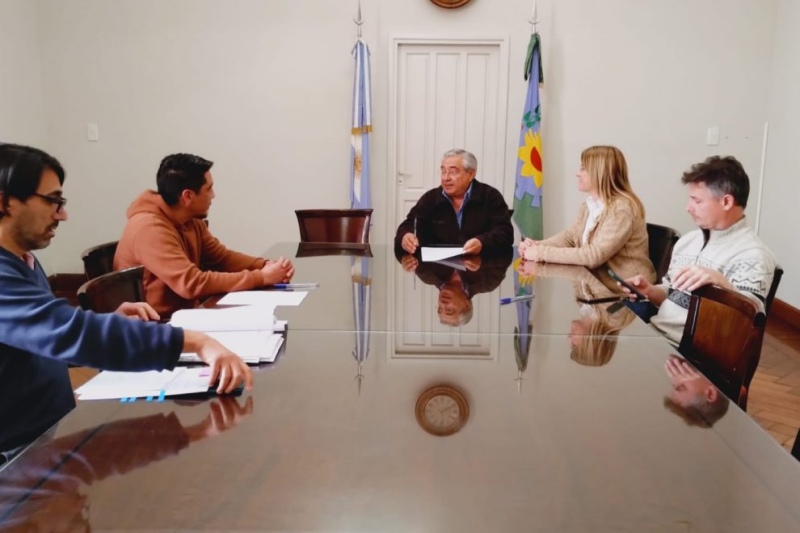 General Villegas: Se llevó a cabo la firma del contrato para la construcción del Centro de Día Piedritas