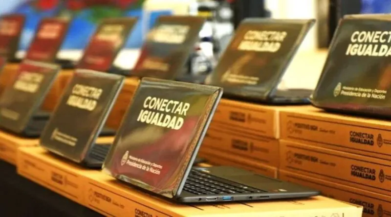 Saladillo: Entregan más de 80 netbooks del programa "Conectar Igualdad"