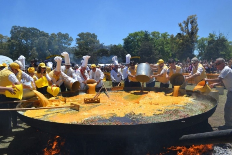 Pigüé: Veinte mil huevos serán usados para la fiesta de la Omelette Gigante
