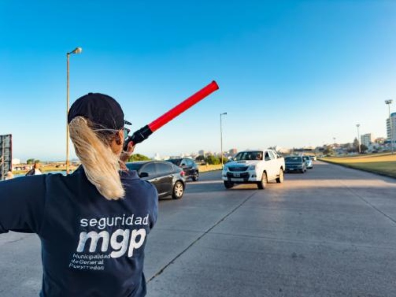 Mar del Plata: Despliegan operativos de agilización de tránsito y control de cruce peatonal en Punta Mogotes