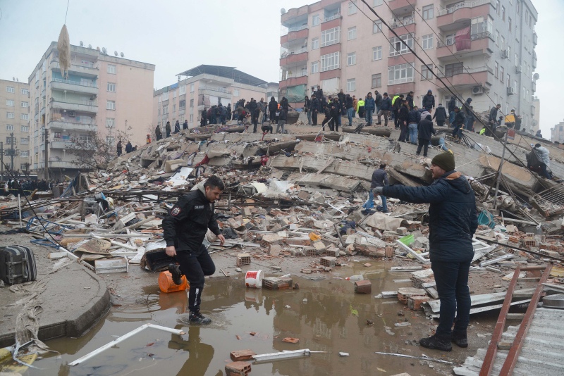 Más de 1.500 muertos por el terremoto en Turquía y Siria