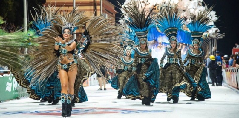 Carnavales platenses : de La Repu a los distintos barrios de la ciudad