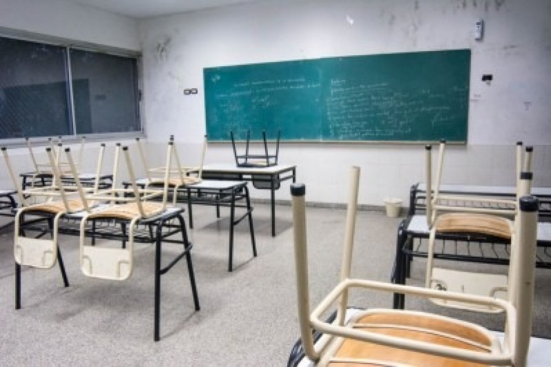 "Está garantizado el inicio de clases en las escuelas publicas de La Plata"