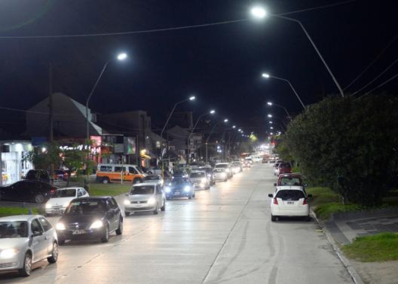 Mar del Plata: Avanza la instalación de luces LED en las principales avenidas del distrito