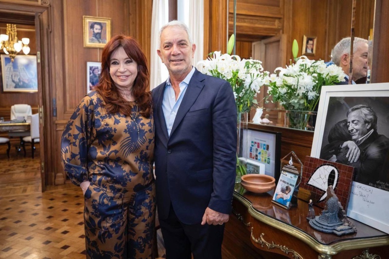 Cristina Kirchner recibió en su despacho al intendente electo Julio Alak