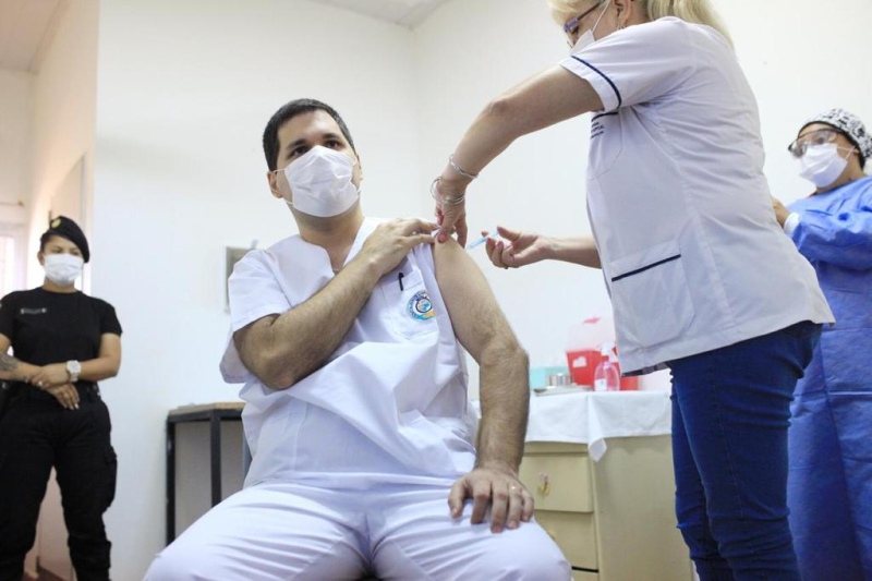 Vacunas: Cerca del 30% de los argentinos ya recibieron la primera dosis