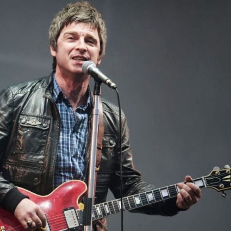 Noel Gallagher estrenó su disco de grandes éxitos