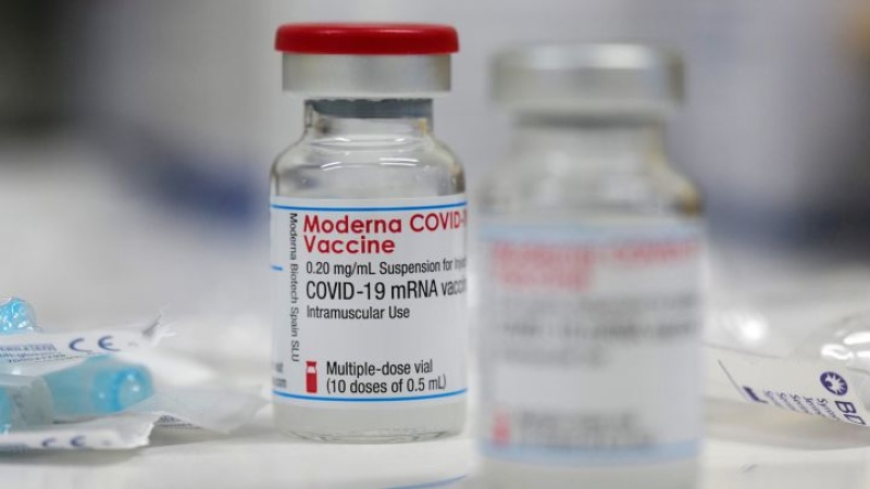 900 mil dosis de la vacuna Moderna destinada a jóvenes que sean pacientes de riesgo
