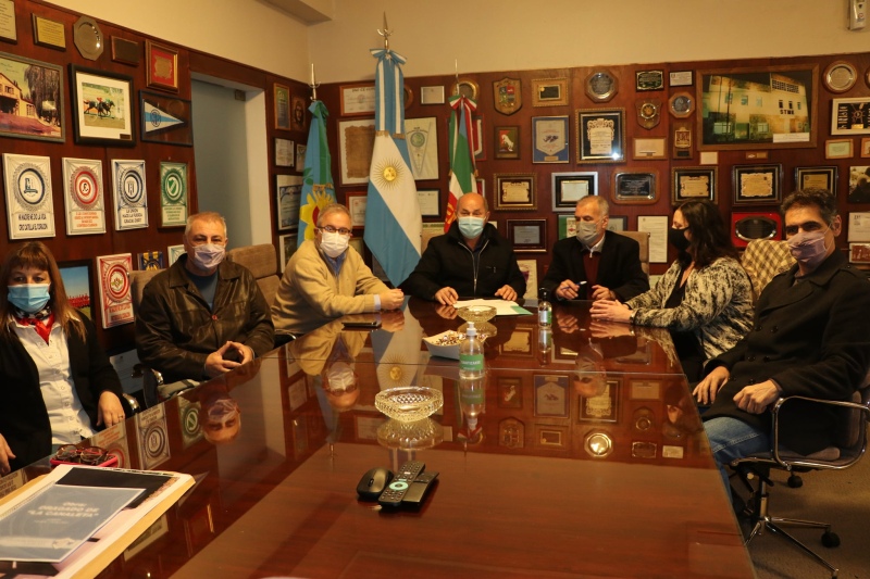 Ensenada: intendente Mario Secco encabezó firma de diversos convenios