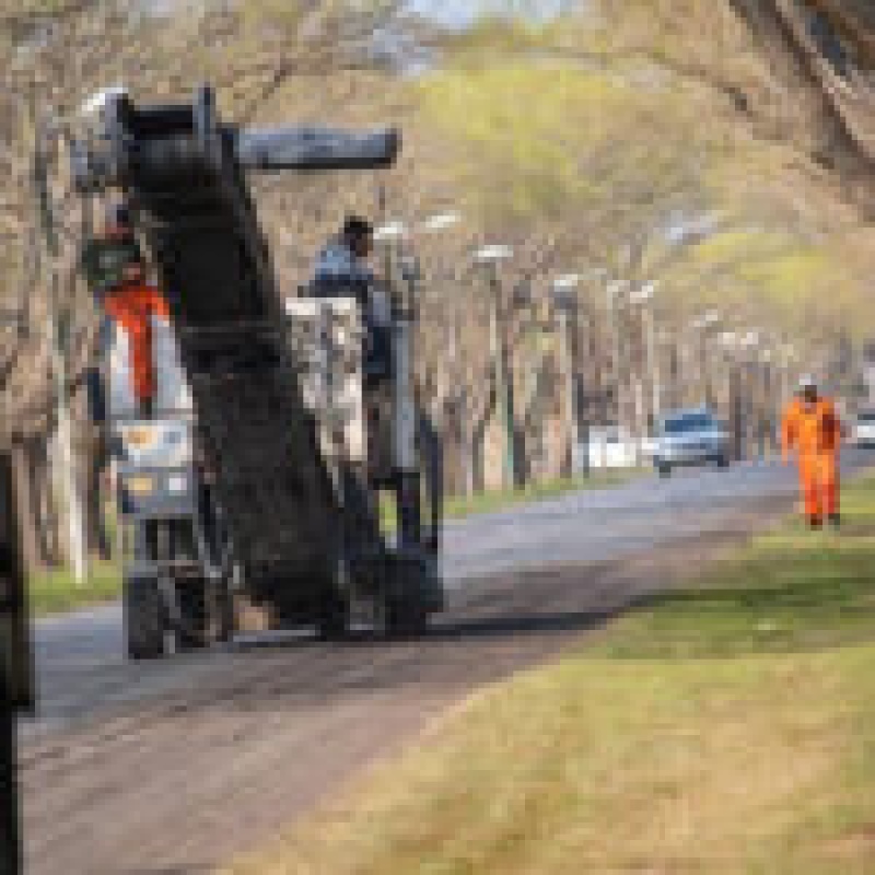 La Costa: Cardozo recorrió el barrio Las Quintas y confirmó la llegada de asfalto y luminaria LED sobre diagonal 21 y calle 50