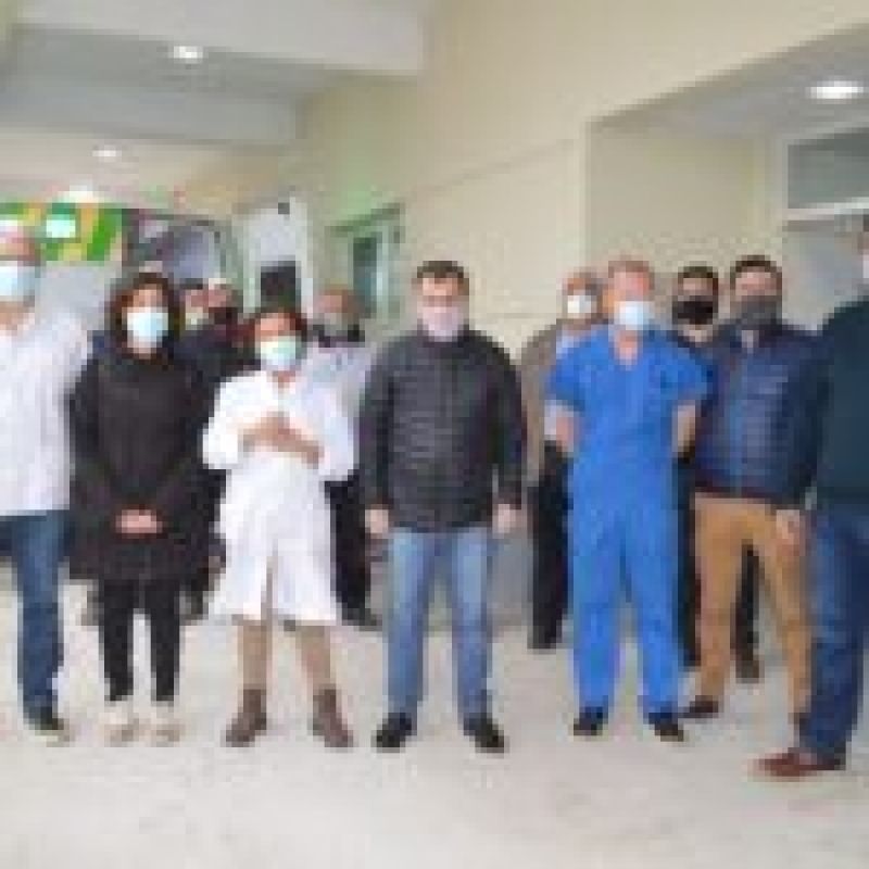 Azul: Bertellys recorrió el sector de shock room del Hospital Pintos