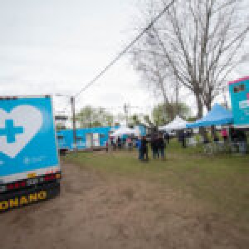 La Costa: Cardozo recorrió las unidades sanitarias móviles del operativo Integrar Salud