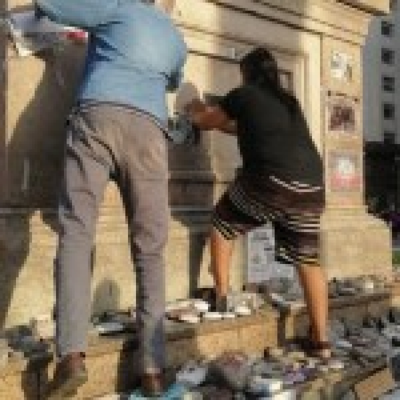 Dia de la Lealtad: Militantes peronistas pisaron piedras que recuerdan los muertos por coronavirus