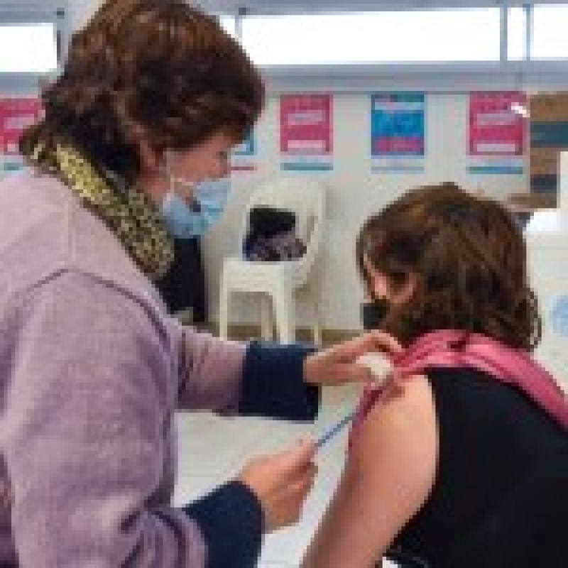 En enero, funcionarios públicos de Chascomús se vacunaron como “personal de salud”