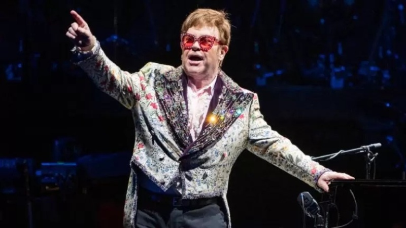 Elton John volvió a los escenarios para retomar su gira de despedida