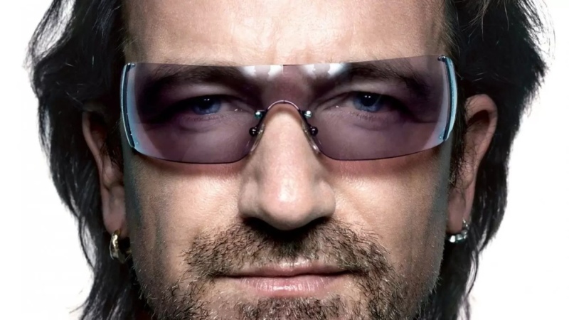 Bono confesó que «aún» odia el nombre U2 y que cambia la radio cuando escucha su música