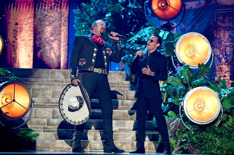 Marc Anthony y Pepe Aguilar se unen en "Ojalá te duela"