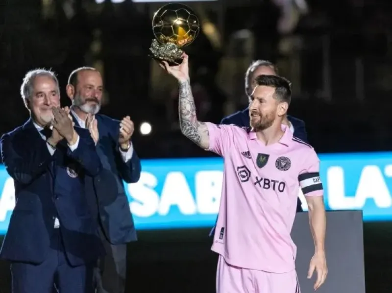 Messi donó su octavo Balón de Oro