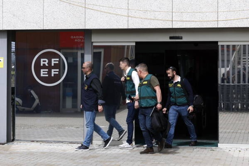 Allanamientos en la sede de la RFEF: siete detenidos por presunta corrupción en un acuerdo millonario